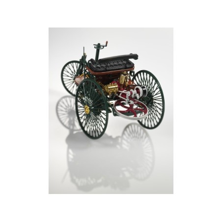 Voiture à moteur brevetée Benz Le 29 janvier 1886, Carl Benz dépose une demande de brevet pour son « véhicule à moteur à gaz ». 